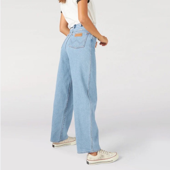 Wrangler Denim - NEW Wrangler High Rise Barrel 652 Jean in Light Blue Wash Bluestone size 32